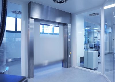 High speed doors for cleanrooms
