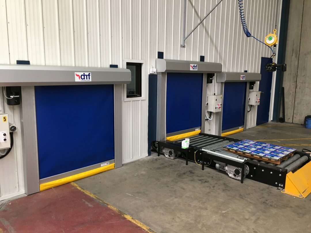Rapid roll doors for conveyors